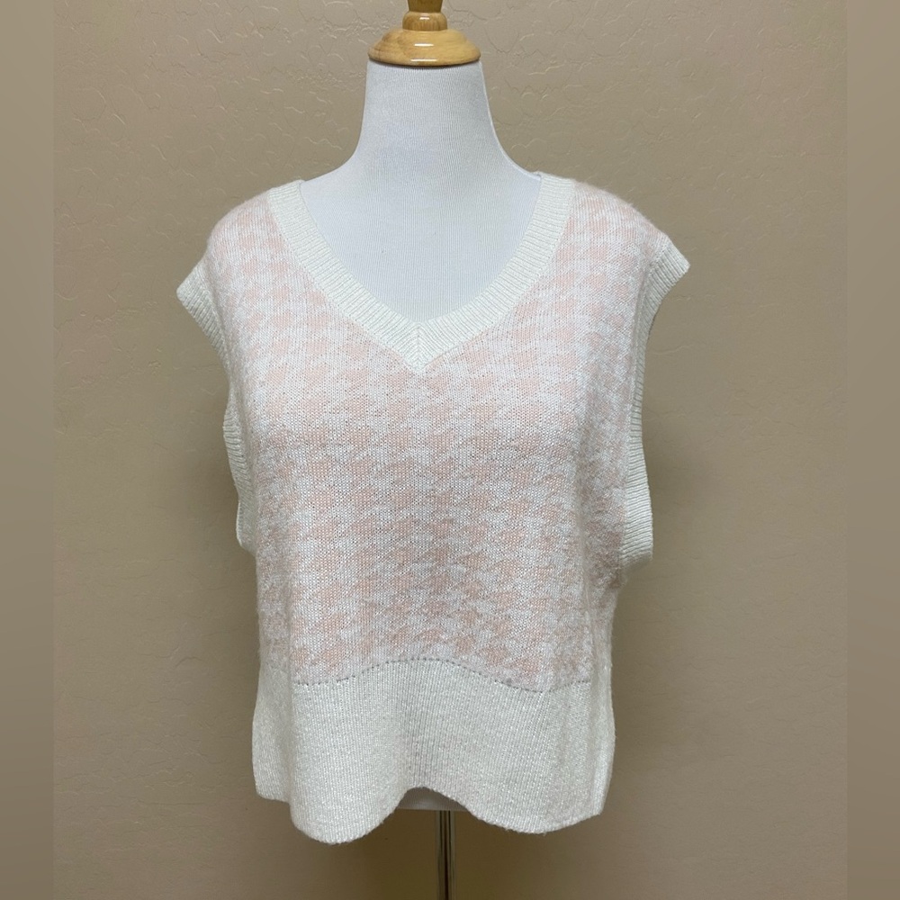 Divided (by H&M) Knit Sweater Vest in Cream and Pink